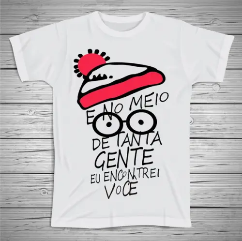 Camiseta E No Meio de Tanta Gente