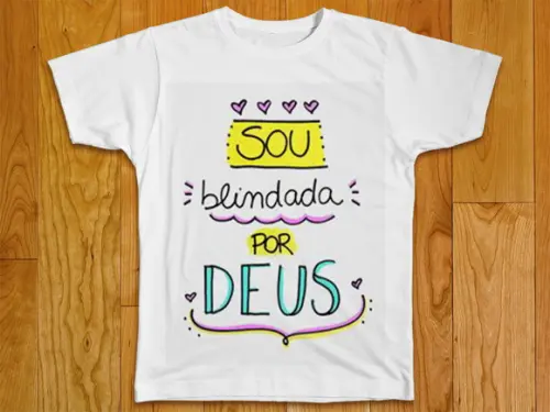 Camiseta Religiosa Sou Blindada por Deus