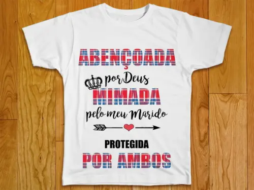 Camiseta Abençoada por Deus e Mimada pelo Meu Marido