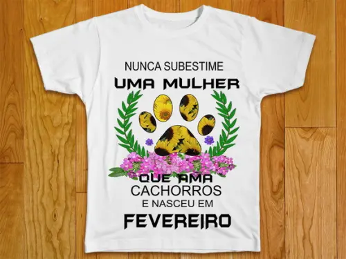 Camiseta Nunca Substime Uma Mulher Que Ama Cachorros