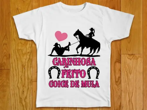 Camiseta Carinhosa Feito um Coice