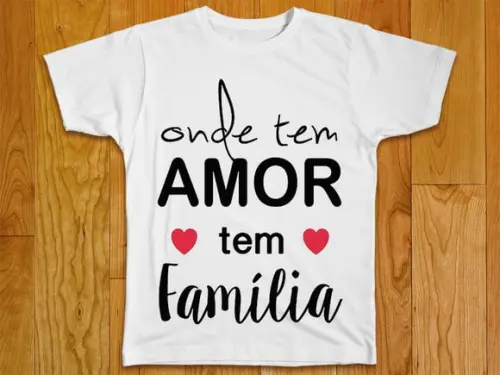 Camiseta Onde Tem Família Tem Amor