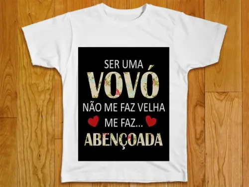 Camiseta Ser Uma Vovó Não Me Faz Velha