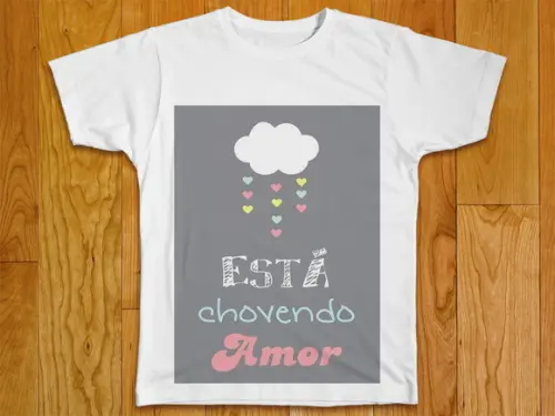 Camiseta Feminina Está Chovendo Amor