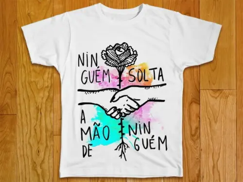 Camiseta Feminina Niguem Solta A Mão