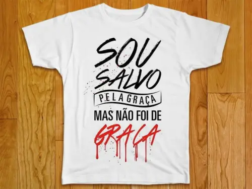 Camiseta Religiosa Sou Salvo Pela Graça