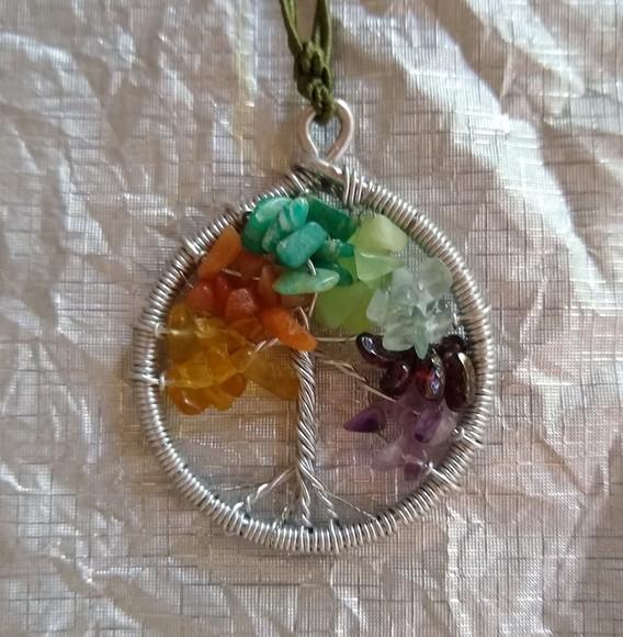 Colar com Tema de Árvore da Vida nas Cores do Arco-íris