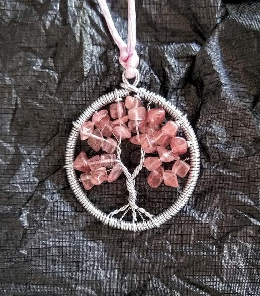Colar com Tema de Árvore da Vida em Quartzos Rosa