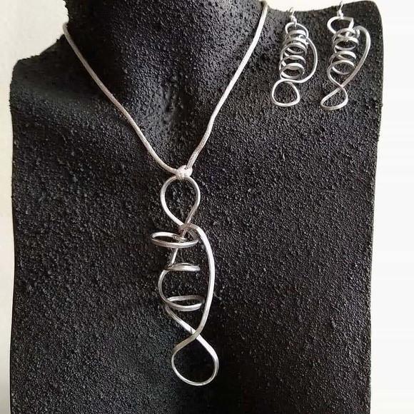 Conjunto com design arrojado em alumínio martelado