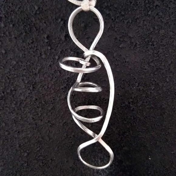 Conjunto com design arrojado em alumínio martelado