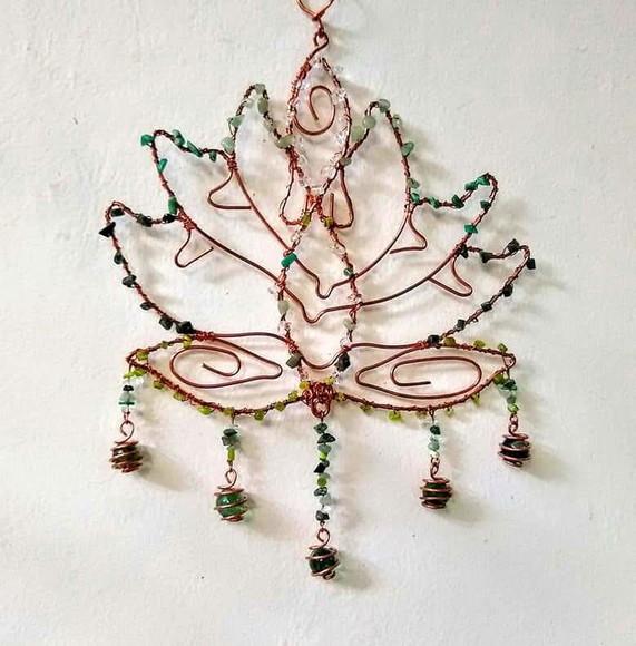 Flor de Lótus em cobre e pedras naturais