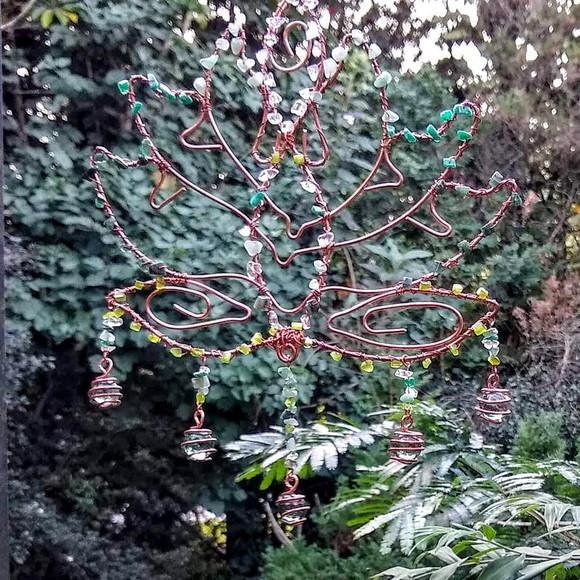 Flor de Lótus em cobre e pedras naturais