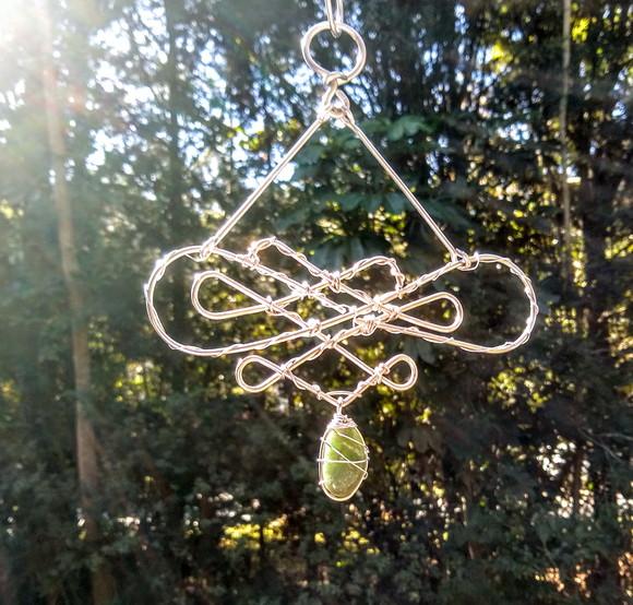 Suncatcher Equilíbrio e Energia com quartzo verde