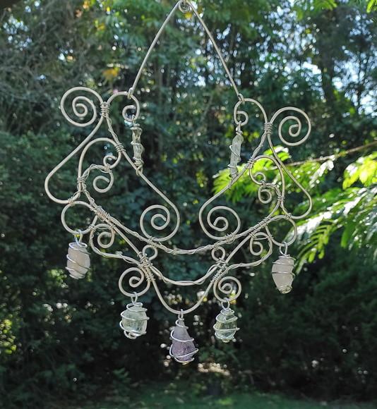 Suncatcher Good Vibes com ametista e quartzos rosa