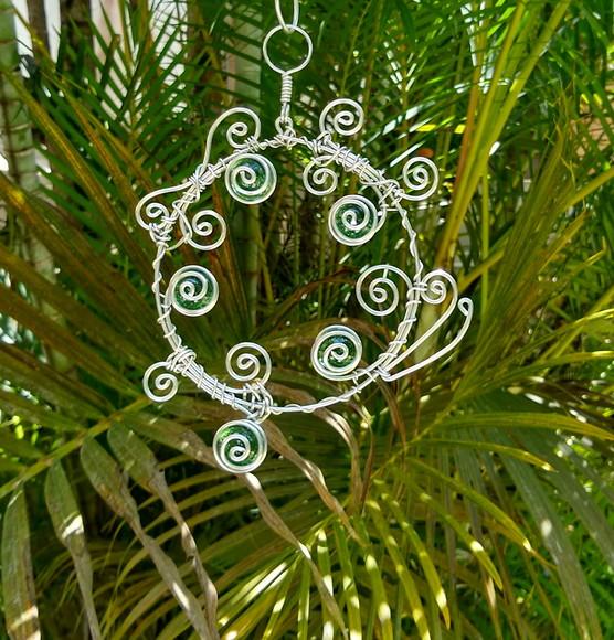 Suncatcher Mandala pequena em tons de verde