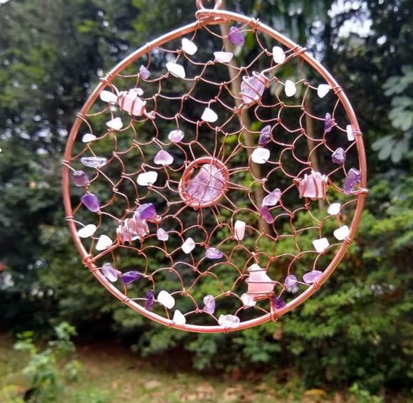 Suncatcher Mandala Trançada em cobre e pedras naturais
