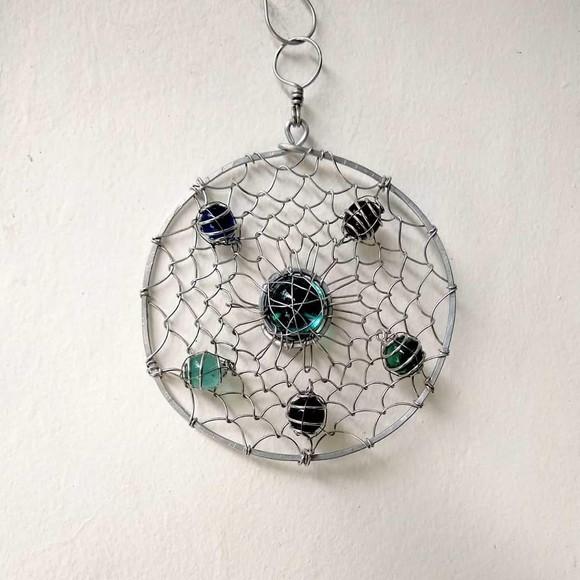 Suncatcher Mandala Trançada Multicolorida