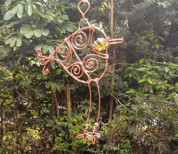 Suncatcher Pássaro Pernudo em fios de cobre