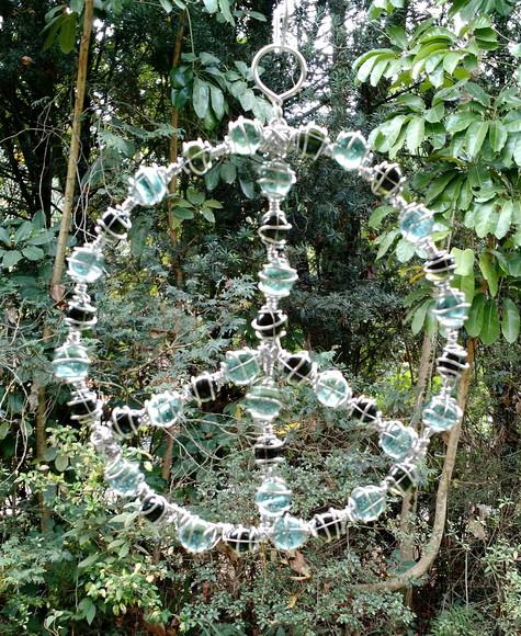 Suncatcher Símbolo Paz e Amor em tons de verde