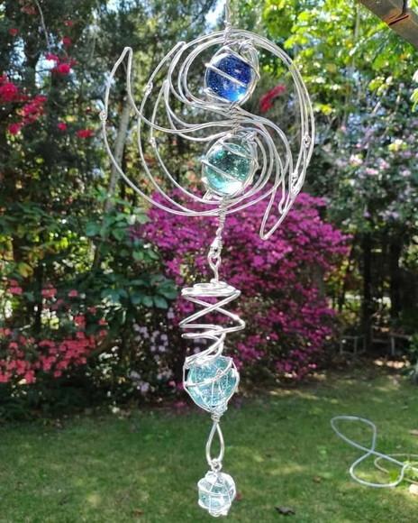 Suncatcher Sinuoso em Tons de Azul