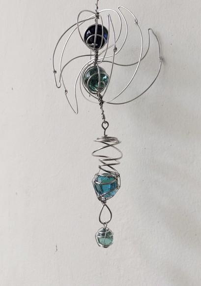 Suncatcher Sinuoso em Tons de Azul
