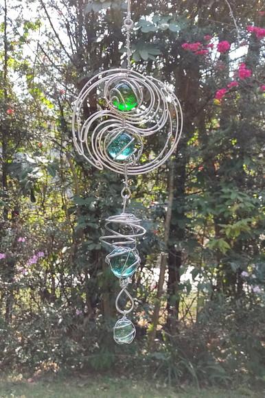 Suncatcher Sinuoso em Tons de Verde