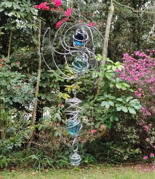 Suncatcher Sinuoso em Tons de Azul