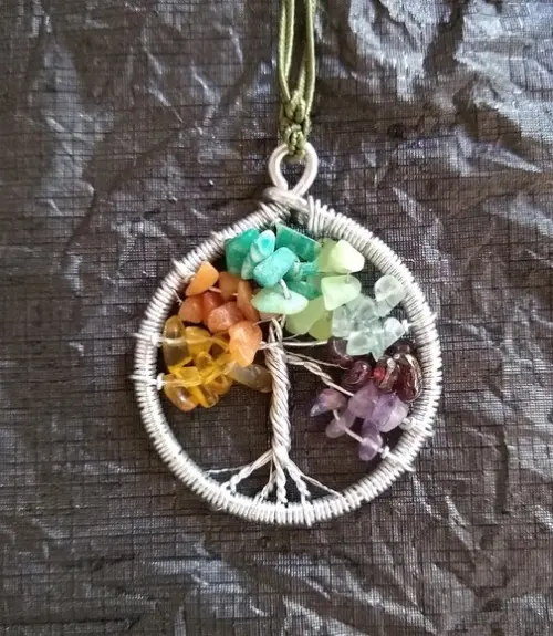 Colar com Tema de Árvore da Vida nas Cores do Arco-íris
