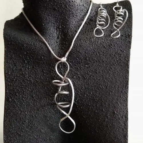 Conjunto com design arrojado em alumínio martelado