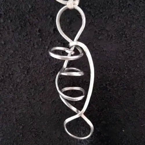Conjunto com design arrojado em alumínio martelado