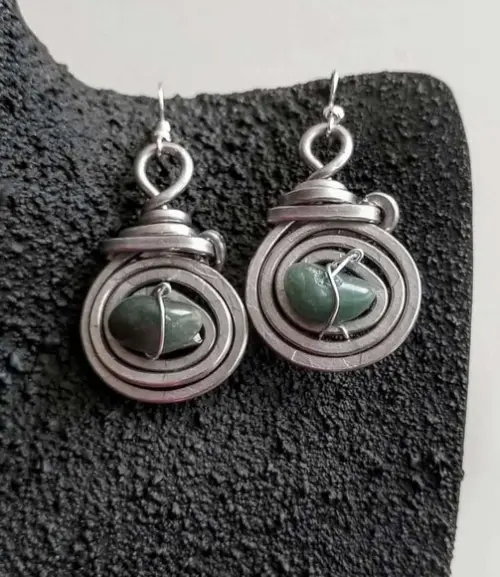 Conjunto de alumínio martelado e quartzo verde