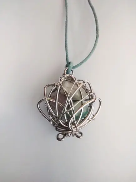 Pingente Flor de Lótus com pedras naturais