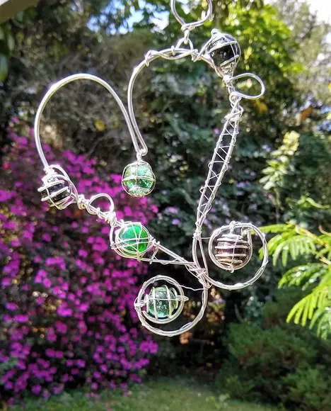 Suncatcher Coração Gauche Enrolado em tons de verde e âmbar