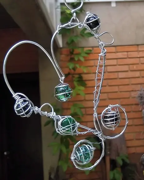 Suncatcher Coração Gauche Enrolado em tons de verde e âmbar