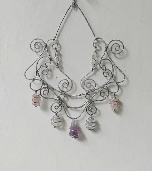 Suncatcher Good Vibes com ametista e quartzos rosa