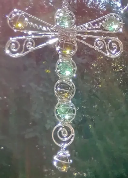 Suncatcher Libélula verde e âmbar