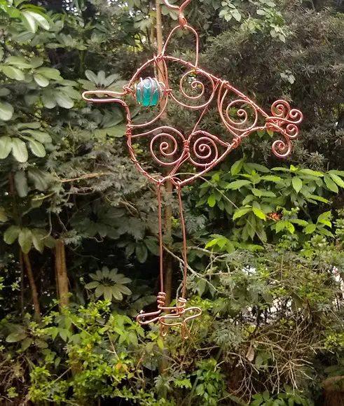 Suncatcher Pássaro Pernudo em fios de cobre