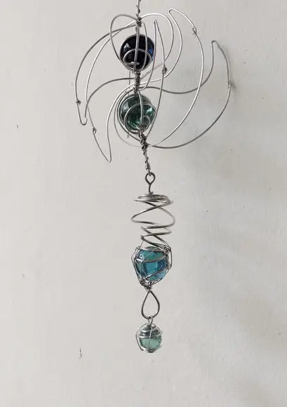 Suncatcher Sinuoso em Tons de Azul