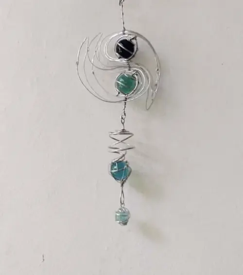 Suncatcher Sinuoso em Tons de Azul