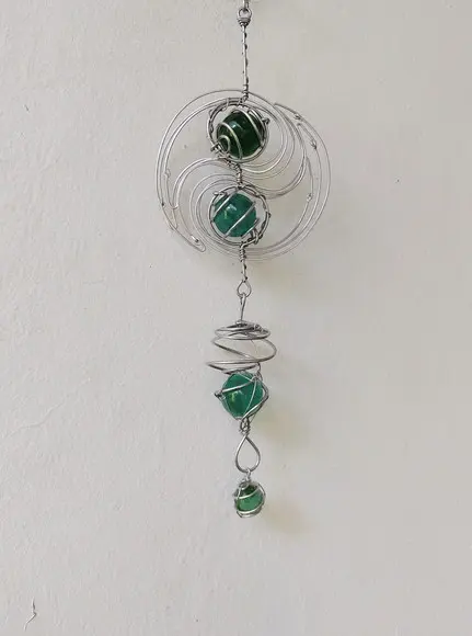 Suncatcher Sinuoso em Tons de Verde