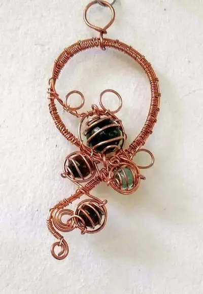 Suncatcher trançado em cobre e tons de verde
