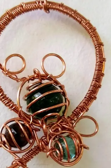 Suncatcher trançado em cobre e tons de verde