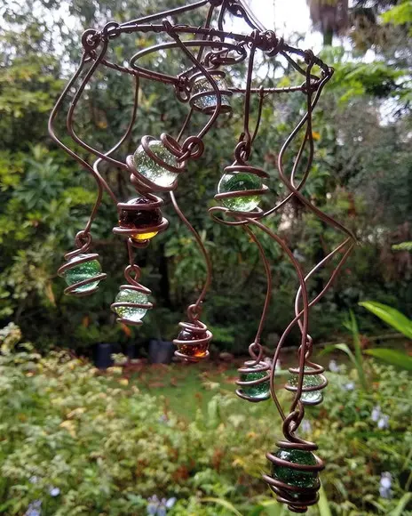 Suncatcher Turbilhão multicolorido em fios de cobre