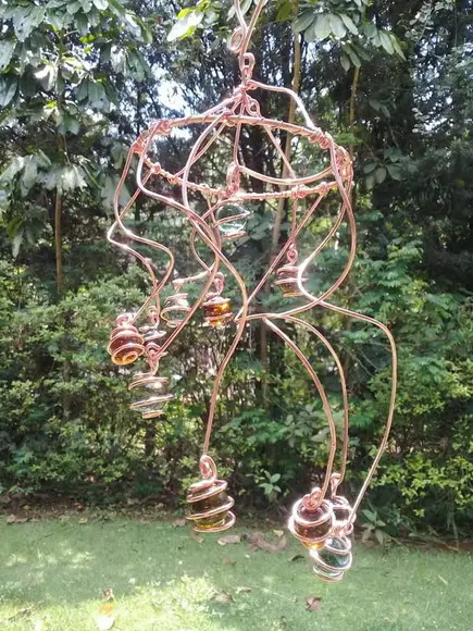Suncatcher Turbilhão multicolorido em fios de cobre