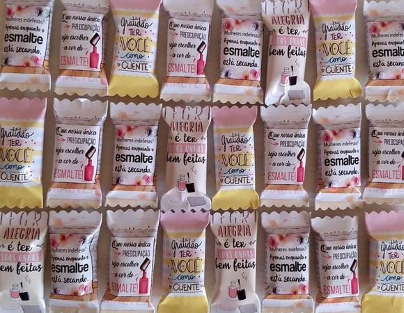 Baldinho com 48 Balas Personalizadas para Todas as Ocasiões