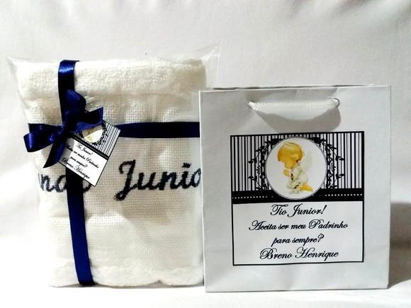 Lembrancinha para os Dindos Sacolinha Personalizada e Toalha