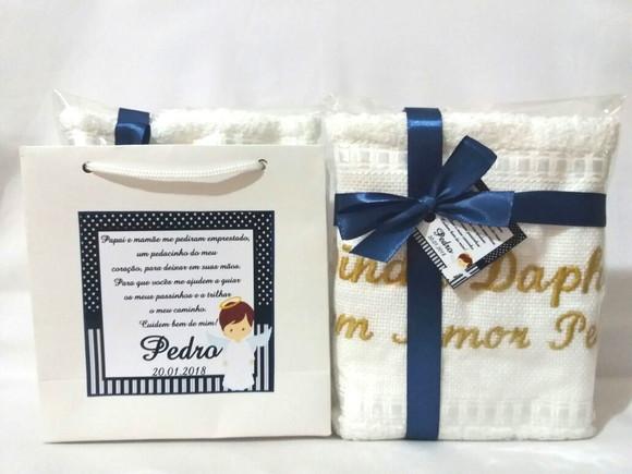 Lembrancinha para os Dindos Sacolinha Personalizada e Toalha