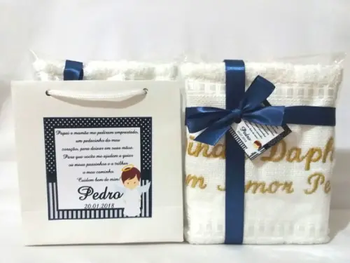 Lembrancinha para os Dindos Sacolinha Personalizada e Toalha
