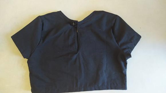 Top cropped infantil preto