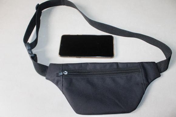 Pochete um bolso preto